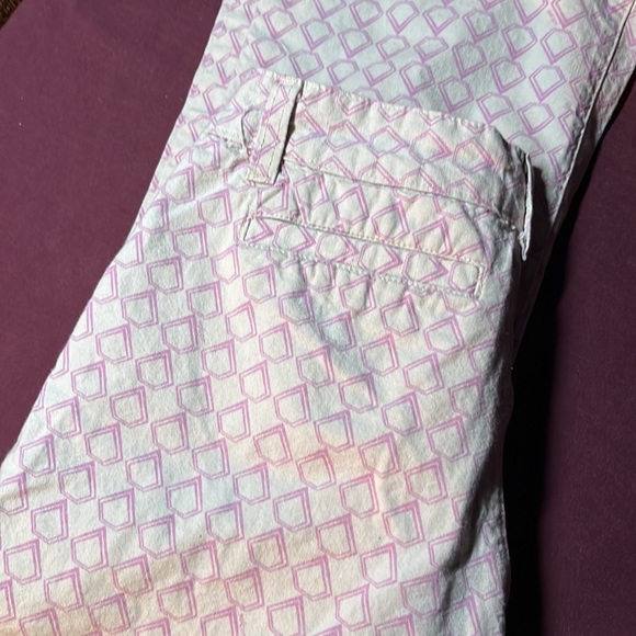 Beige and pink Volcom Stone Capris. Wide leg Juniors size 3. Never worn - Picture 6 of 6